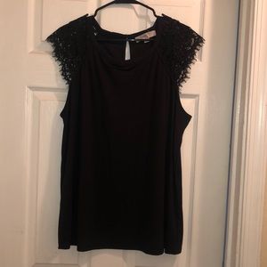 Sleeveless keyhole blouse